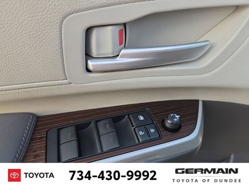 Used 2022 Toyota Sienna XLE image 28