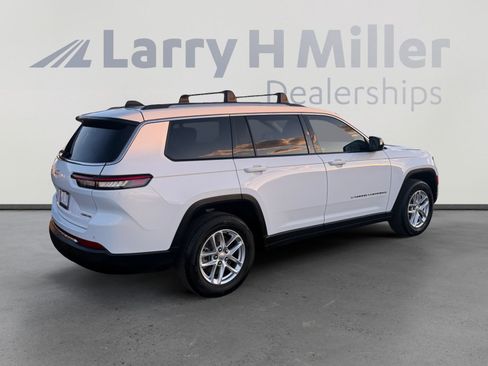 Used 2023 Jeep Grand Cherokee L Laredo image 5