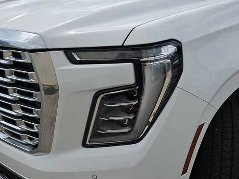Certified 2025 GMC Yukon Denali AWD/4WD image 38