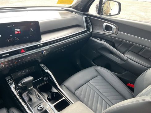 Certified 2025 Kia Sorento SX Prestige image 24