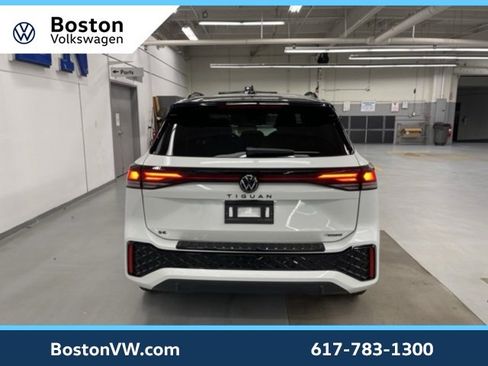 New 2026 Volkswagen Tiguan SE R-Line image 3