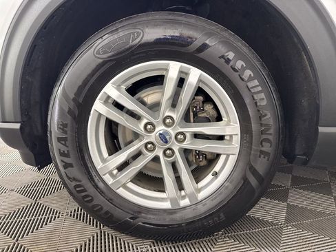 Used 2021 Ford Explorer XLT w/ Equipment Group 202A image 13