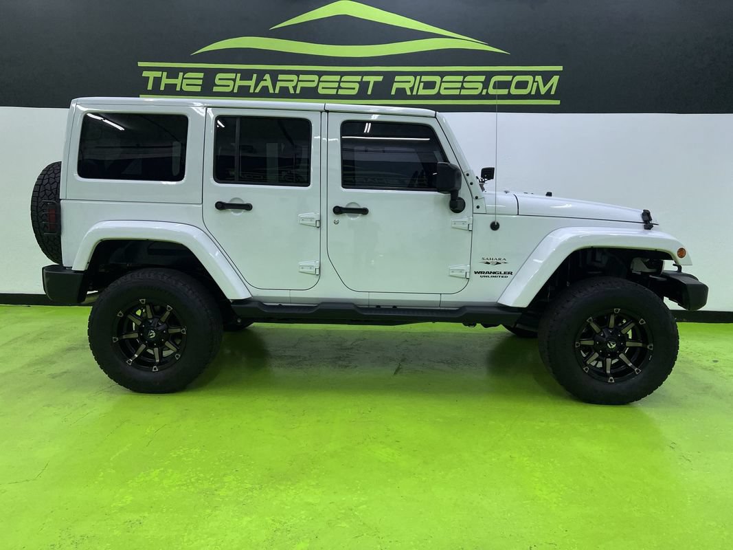 Used 2017 Jeep Wrangler Unlimited Sahara w/ Connectivity Group AWD/4WD image 11