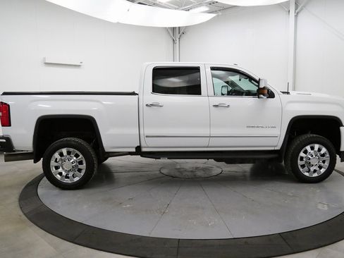 Used 2017 GMC Sierra 2500 Denali w/ Duramax Plus Package image 8