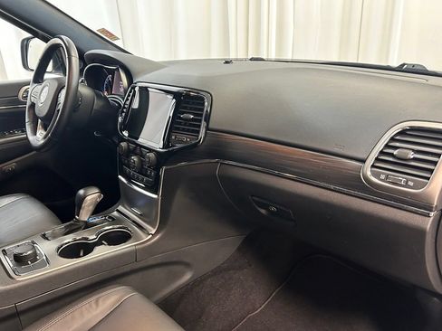 Used 2020 Jeep Grand Cherokee Limited AWD/4WD image 23