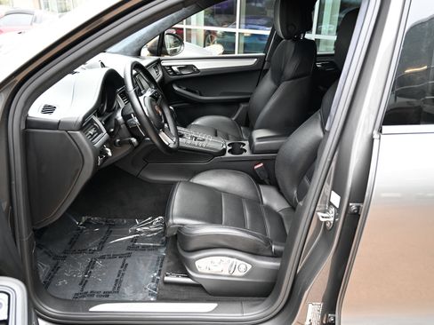 Used 2018 Porsche Macan Turbo image 18