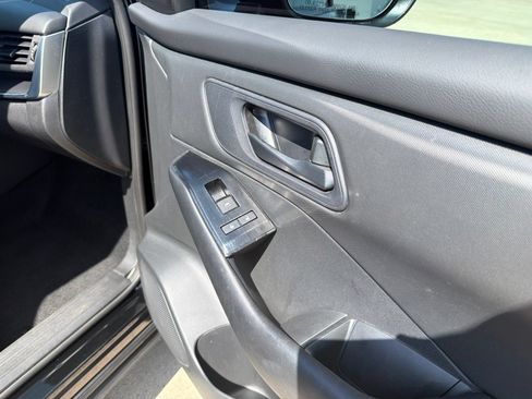 Used 2025 Nissan Rogue S FWD image 9