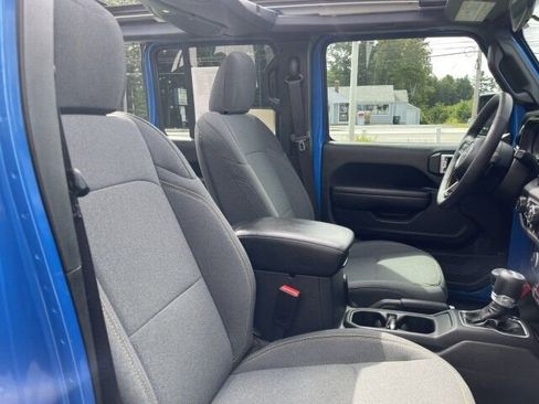 Used 2024 Jeep Wrangler Willys image 12