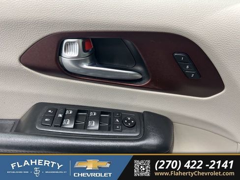 Used 2020 Chrysler Pacifica Limited w/ Tire & Wheel Group image 18