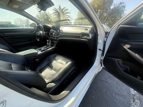 Used 2018 Honda Accord Touring image 10