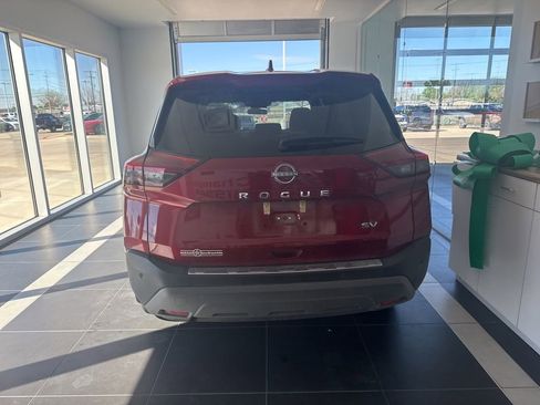 Used 2023 Nissan Rogue SV image 4