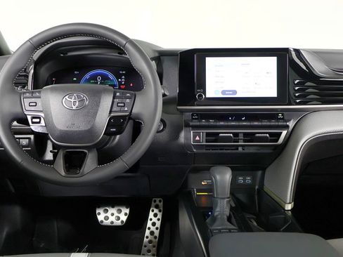 Used 2025 Toyota Camry SE AWD/4WD image 28