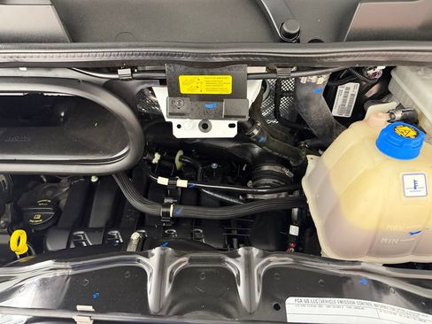Used 2025 RAM ProMaster 2500 w/ U-Haul Equipment Group FWD image 31