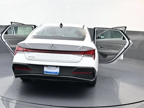 Certified 2026 Hyundai Elantra SE FWD image 29