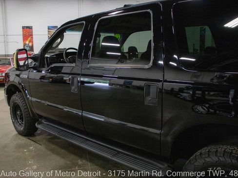 Used 2005 Ford Excursion XLT AWD/4WD image 21