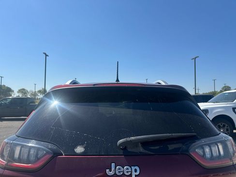 Used 2019 Jeep Cherokee Limited w/ Technology Group FWD image 4