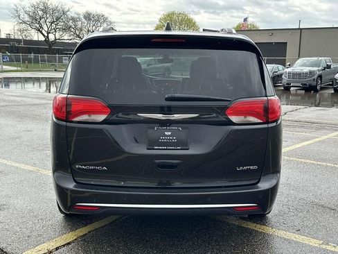 Used 2020 Chrysler Pacifica Limited image 7