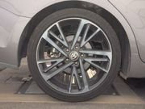 Used 2025 Toyota Camry XSE FWD image 8