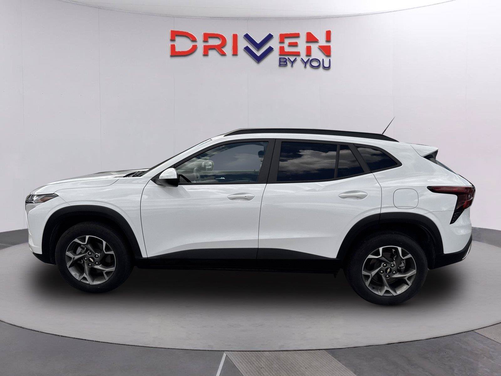 Used 2025 Chevrolet Trax LT w/ LT Convenience Package FWD image 7