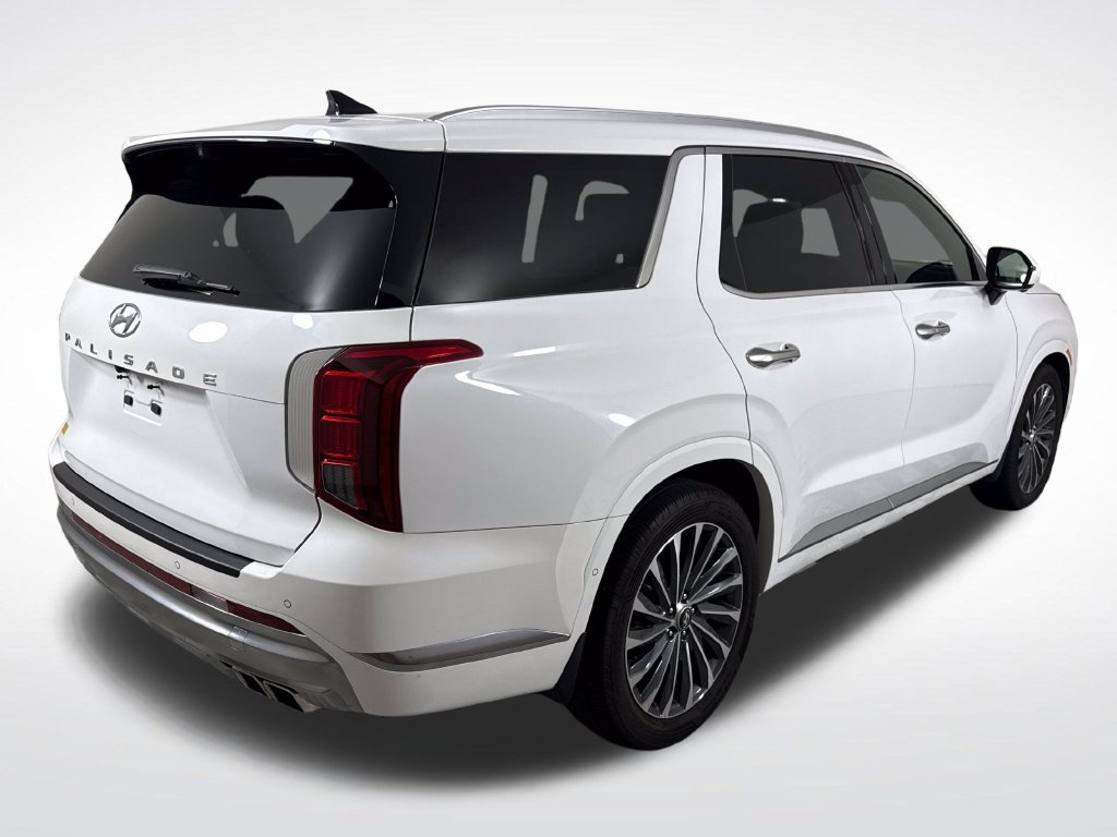 Used 2024 Hyundai Palisade Calligraphy FWD image 3