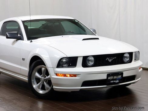 Used 2007 Ford Mustang GT RWD image 2