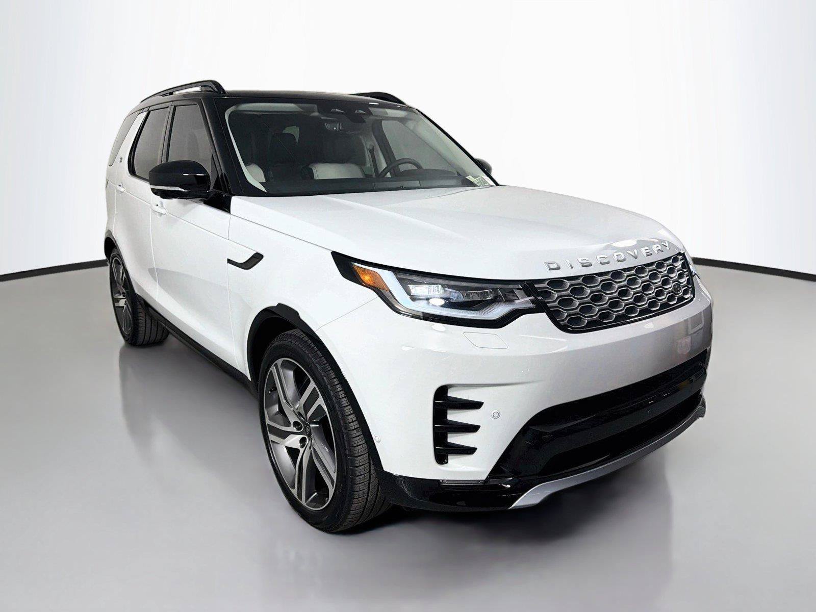 New 2026 Land Rover Discovery Limited Edition AWD/4WD image 3