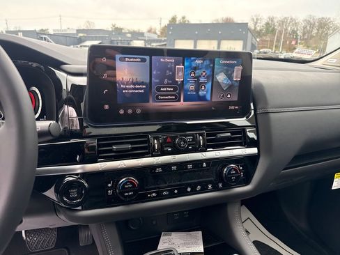 New 2026 Nissan Pathfinder Platinum FWD image 17