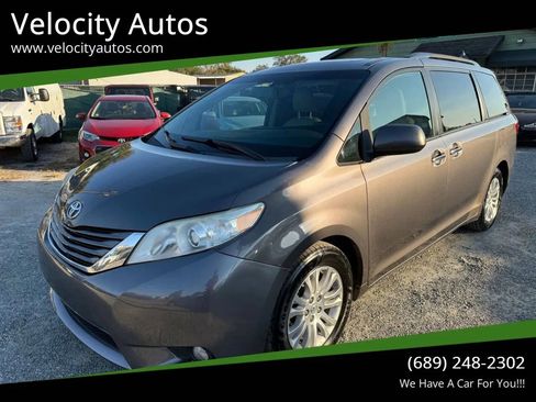 Used 2016 Toyota Sienna XLE image 1
