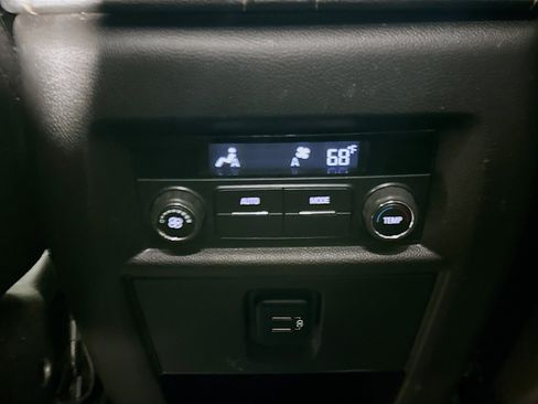 Used 2018 Chevrolet Traverse LT image 25