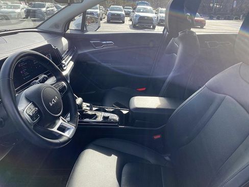 Used 2025 Kia Sportage EX image 11