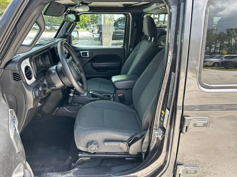 Used 2024 Jeep Wrangler Unlimited Sport AWD/4WD image 5