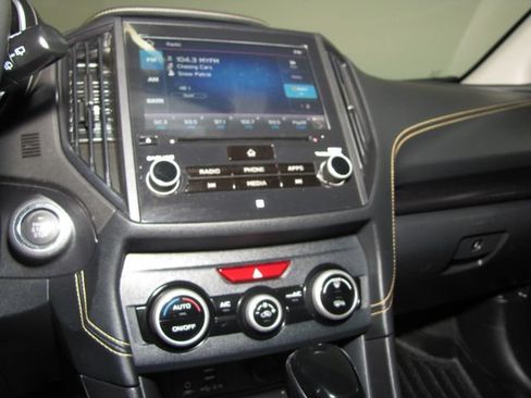 Used 2022 Subaru Crosstrek 2.5i Sport w/ Moonroof Package AWD/4WD image 6