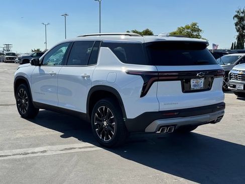 New 2026 Chevrolet Traverse LT w/ Sun and Wheel Package FWD image 3