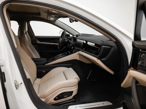 Certified 2025 Porsche Panamera 4 image 19