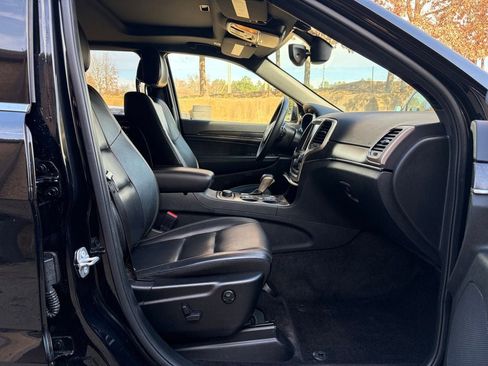 Used 2017 Jeep Grand Cherokee Limited image 37
