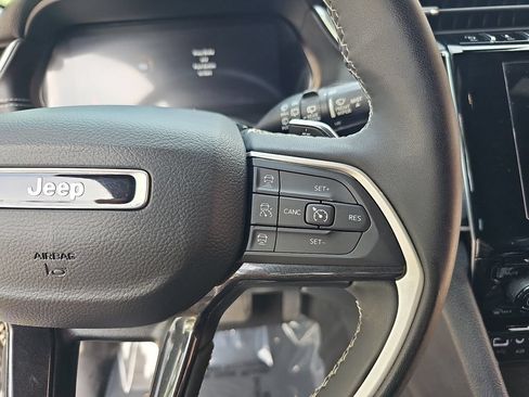Used 2023 Jeep Grand Cherokee Altitude AWD/4WD image 18
