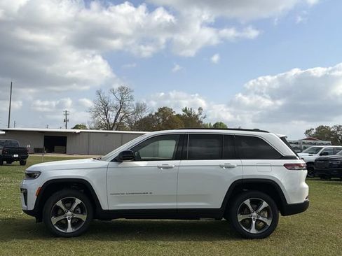 New 2026 Jeep Grand Cherokee Limited w/ Luxury Tech Group II RWD image 15