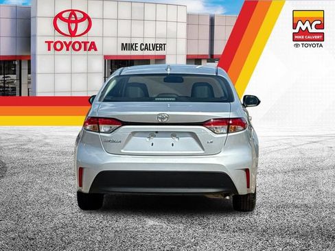 Certified 2025 Toyota Corolla LE FWD image 4