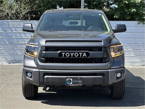 Used 2017 Toyota Tundra Limited w/ Limited Premium Package AWD/4WD image 7