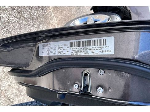 Used 2017 RAM 1500 Express AWD/4WD image 36