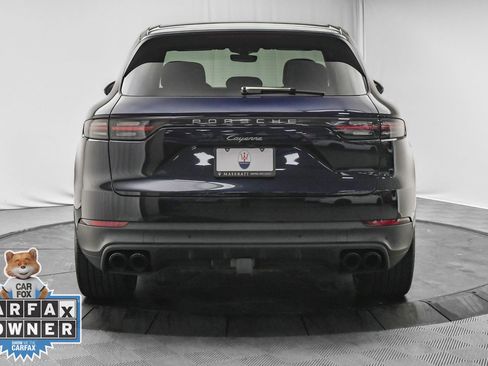 Used 2023 Porsche Cayenne Platinum Edition image 6