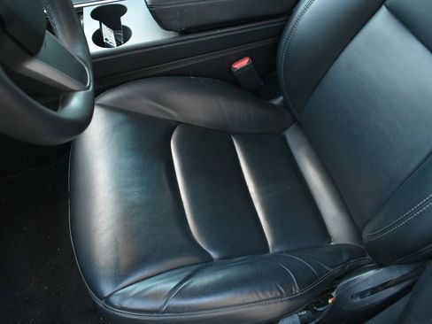 Used 2021 Tesla Model 3 Standard Range Plus image 10