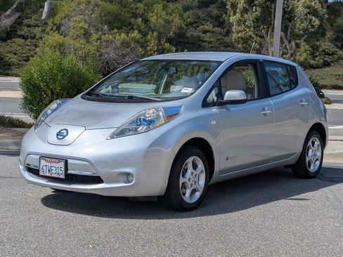 Used 2011 Nissan Leaf SL FWD image 10