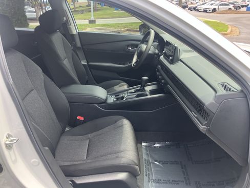 Used 2025 Honda Accord LX image 34