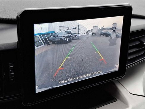 Used 2021 Ford Explorer XLT image 18