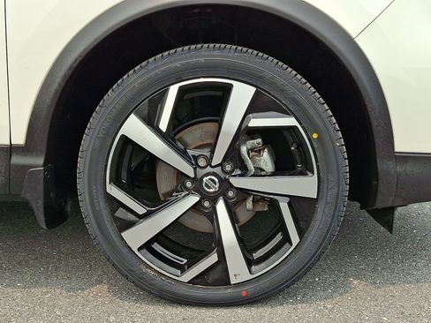 Certified 2022 Nissan Rogue Sport SL AWD/4WD image 9