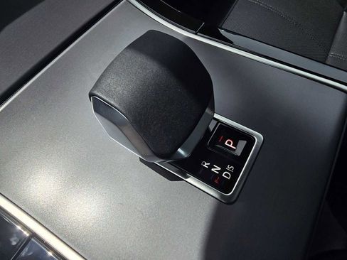 New 2025 Land Rover Range Rover Velar Dynamic SE image 30