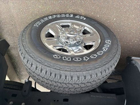 Used 2024 RAM 2500 Tradesman w/ Chrome Appearance Group AWD/4WD image 6