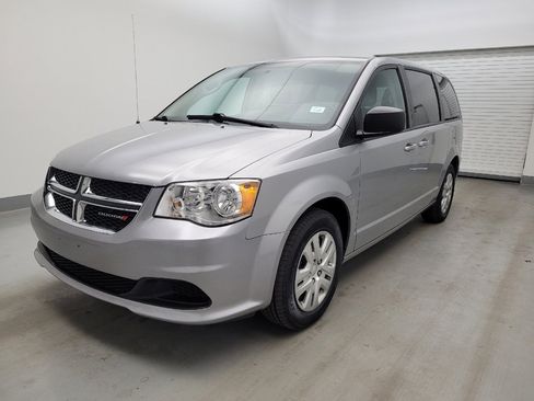 Used 2018 Dodge Grand Caravan SE FWD image 2