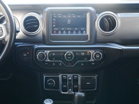 Used 2020 Jeep Wrangler Unlimited Sahara image 16